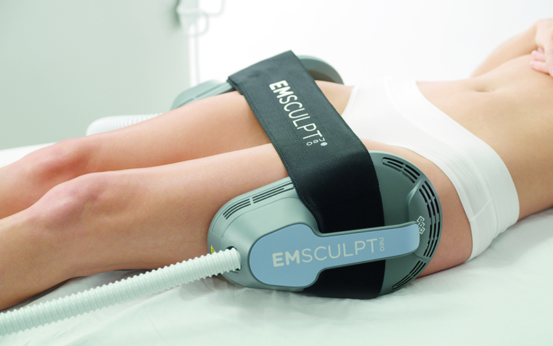 Female patient with EMSCULPT NEO® wrapped around her thighs